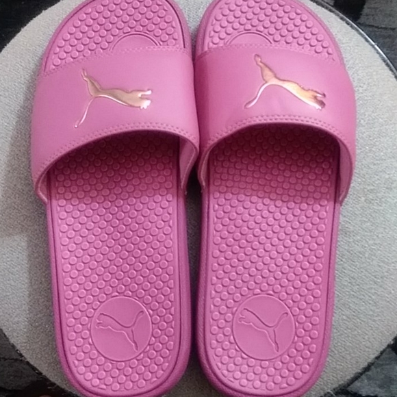 puma sandals size 10